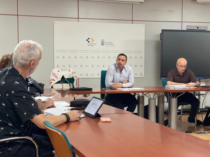 El director del Servicio Canario de la Salud (SCS), Adasat Goya, preside en Santa Cruz de Tenerife una reunión extraordinaria de la Mesa Sectorial de Sanidad