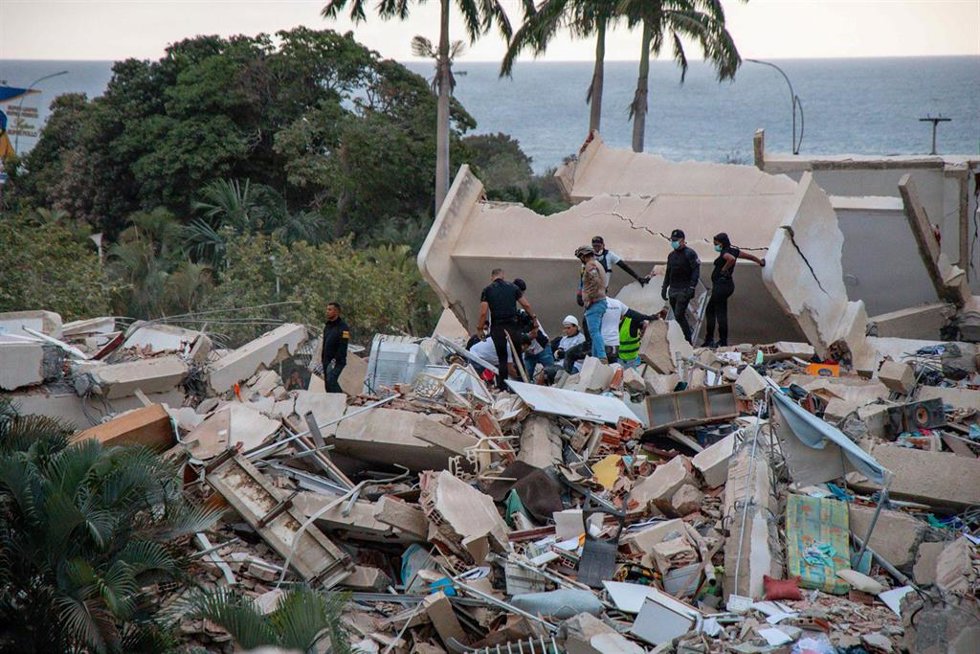 July 2, 2026, La Guaira, Yaracuy State, Venezuela: Urban Search and Rescue team members and civilians remove ruble by hand during search and rescue operations on a collapsed building, June 29, 2026 in La Guaira, Venezuela. More than 2300 people have been 