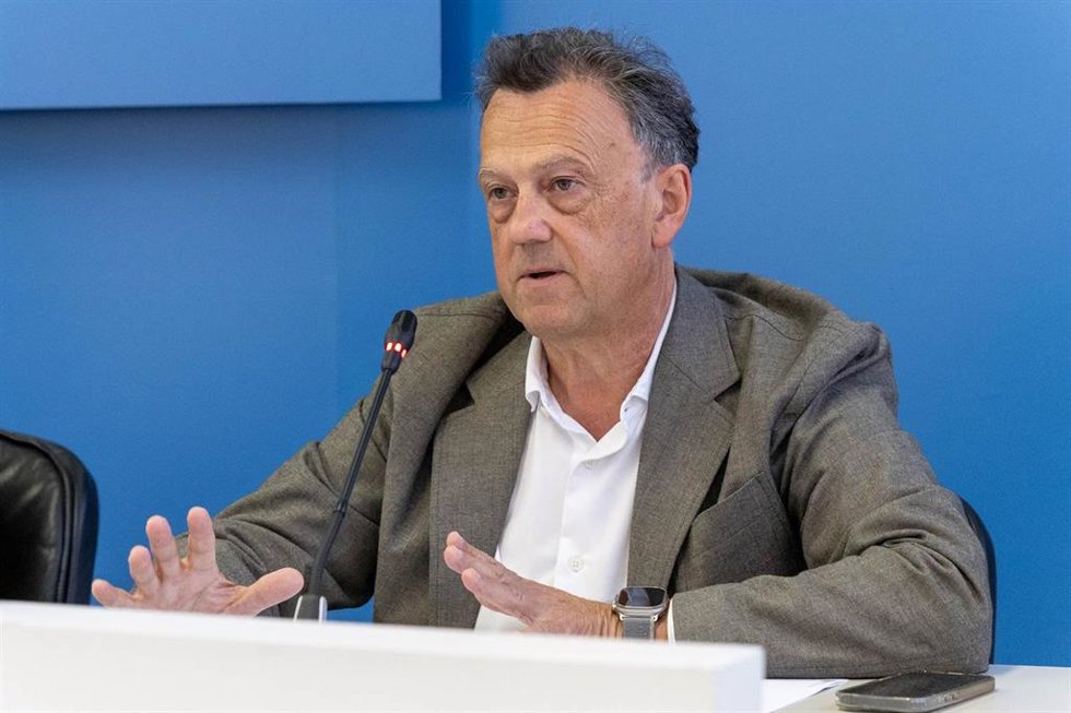 El director xeral de Defensa do Monte, Manuel Francisco Gutiérrez, en el Parlamento
