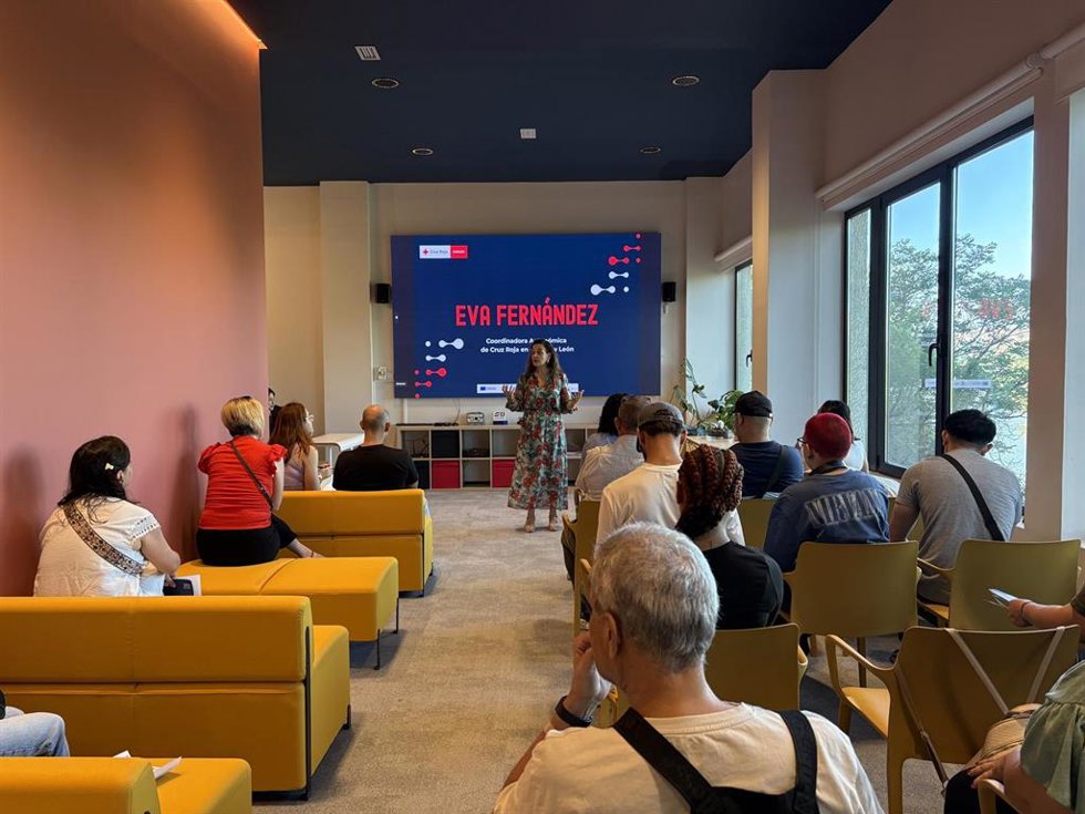 Cruz Roja impulsa la innovación para mejorar el acceso al empleo en CyL en una jornada técnica en Valladolid.