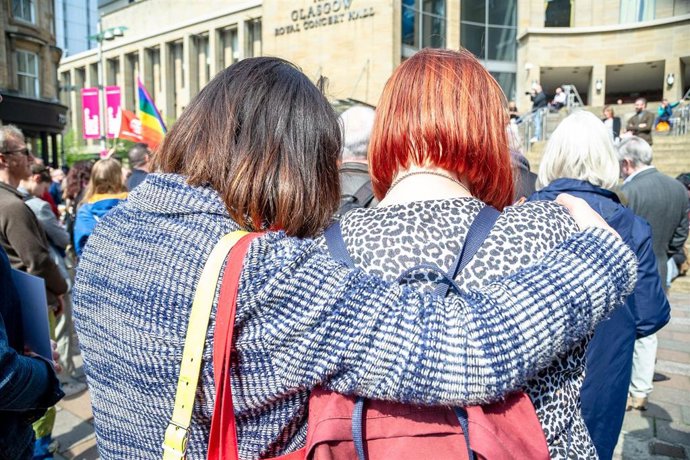 Archivo - Imagen de archivo de una vigilia por la muerte de la periodista Lyra McKee en Derry.