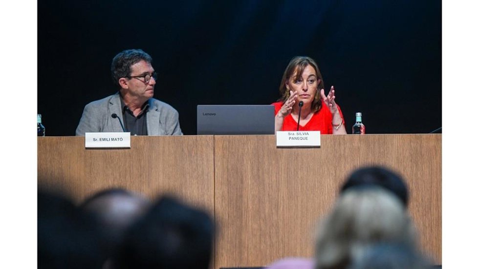 La consellera de Territorio, Vivienda y Transición Ecológica, Sílvia Paneque, durante la presentación de la Enquesta de Mobilitat Quotidiana (EMQ) de les Comarques Gironines 2024-2025