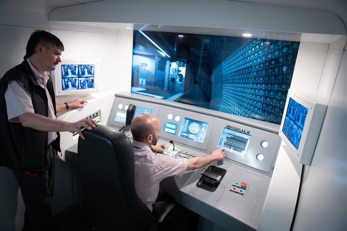 Archivo - Sala de simuladors de conducció del Metro
