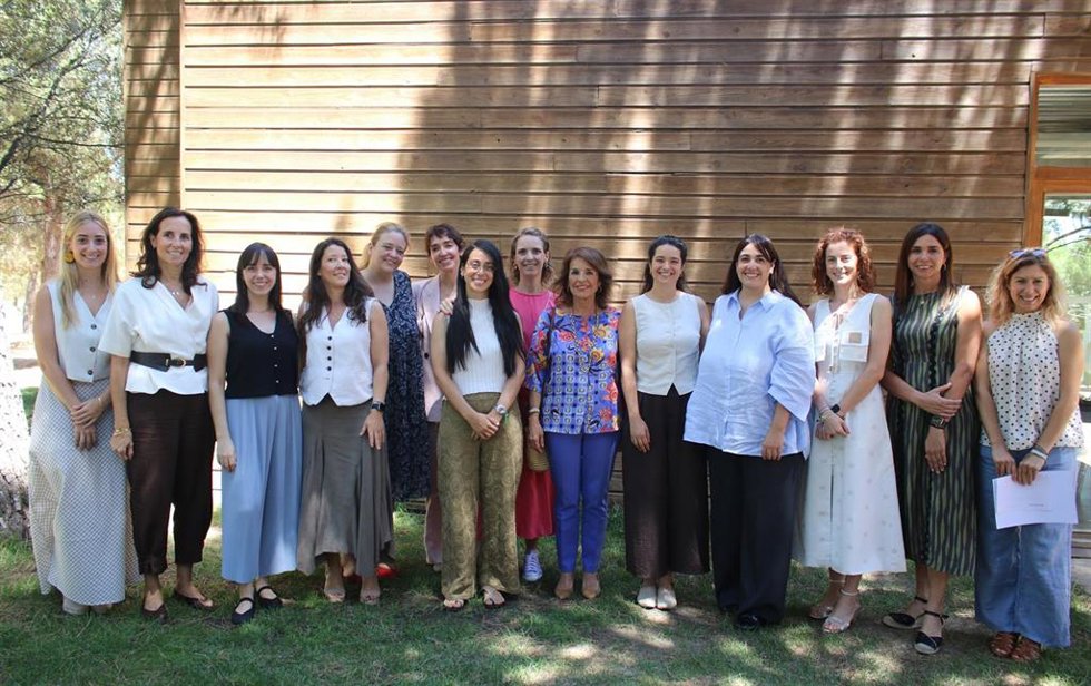 Banco Santander y Fundación Integra culminan con éxito la X edición de “De Mujer a Mujer”, un programa que impulsa la empleabilidad de mujeres víctimas de violencia