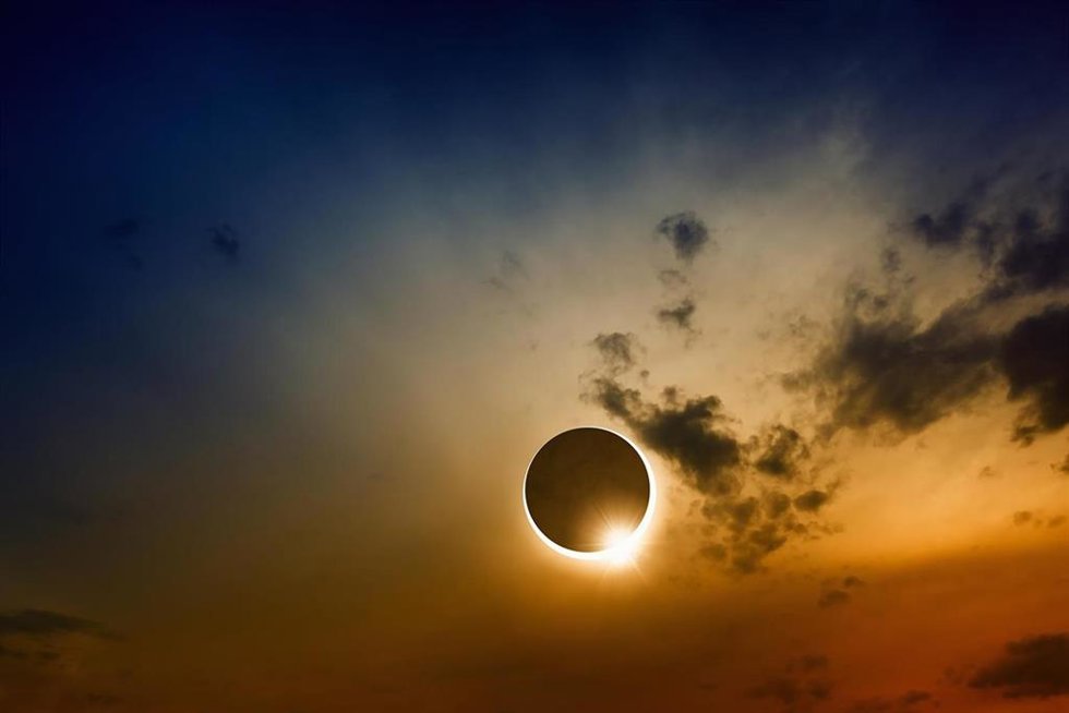 Ciencia lanza un visor web para localizar y disfrutar del eclipse solar del 12 de agosto con seguridad.