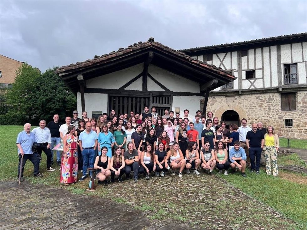 Gipuzkoa da la bienvenida a los 50 jóvenes de la diáspora vasca participantes en el programa Gaztemunduri Ateak Ireki