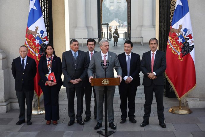 Santiago 3 de julio 2026. El Presidente de la Republica, Jose Antonio Kast, realiza un punto de prensa junto los presidentes de partidos oficialistas Dragomir Yankovic/Aton Chile