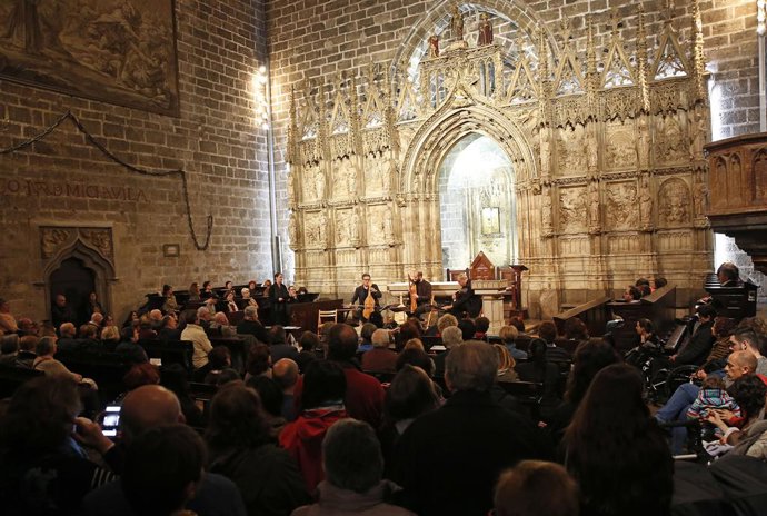 Archivo - Capella de Ministrers en concierto en la Capilla del Santo Cáliz de la Catedral de Valencia