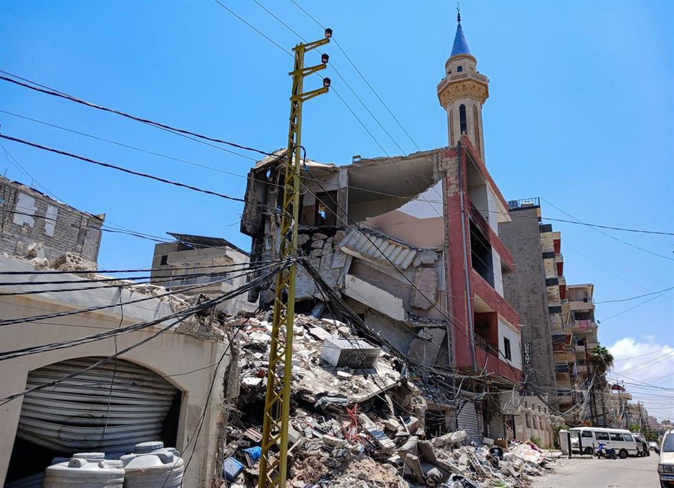 Secuelas de un bombardeo israelí sobre la ciudad libanesa de Tiro 