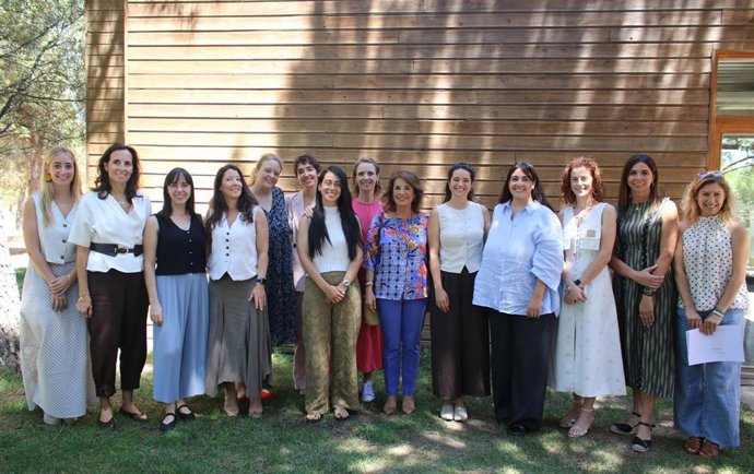 Banco Santander y Fundación Integra culminan con éxito la X edición de “De Mujer a Mujer”, un programa que impulsa la empleabilidad de mujeres víctimas de violencia