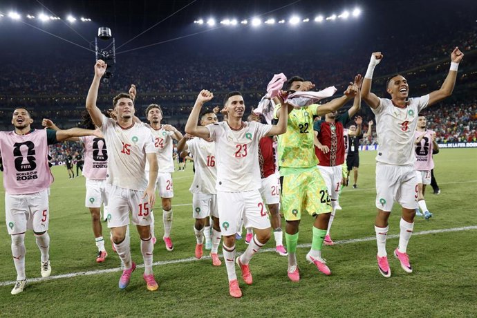 La selección de Marruecos celebrando el pase a octavos de final, después de vencer por penaltis a Países Bajos en dieciseisavos del Mundial de Estados Unidos, México y Canadá de 2026.