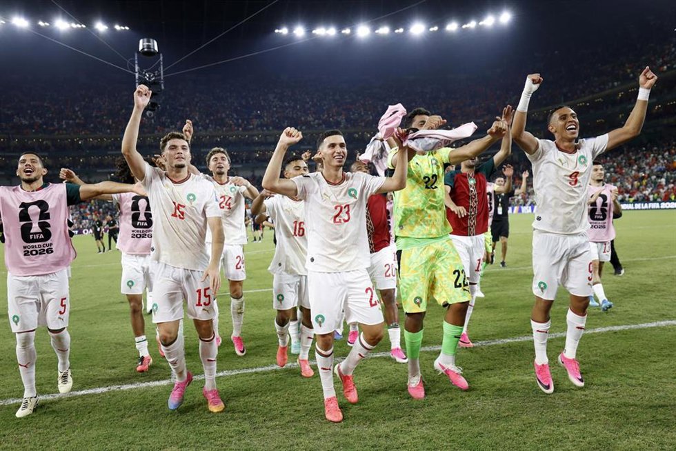 La selección de Marruecos celebrando el pase a octavos de final, después de vencer por penaltis a Países Bajos en dieciseisavos del Mundial de Estados Unidos, México y Canadá de 2026.