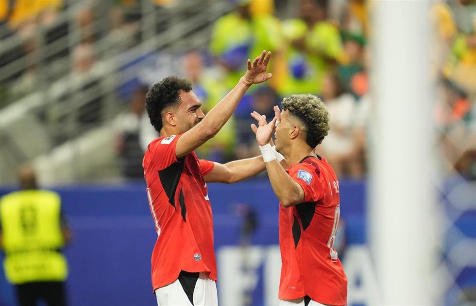 El jugador egipcio Emam Ashour celebrando el primer gol del partido.