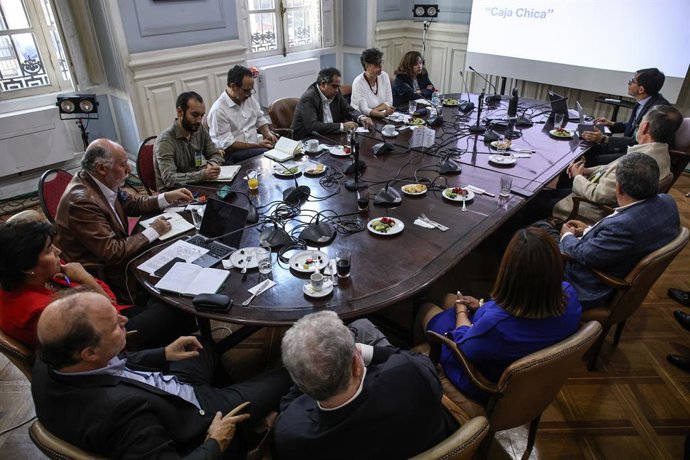 Santiago, 06 de Abril de 2026.  Comite Unido de la Oposicion en el Senado (DC, PC, FA, FRVS e Independientes) realiza dialogo politico-tecnico con economistas del progresismo para intercambiar visiones sobre las iniciativas legislativas en materia