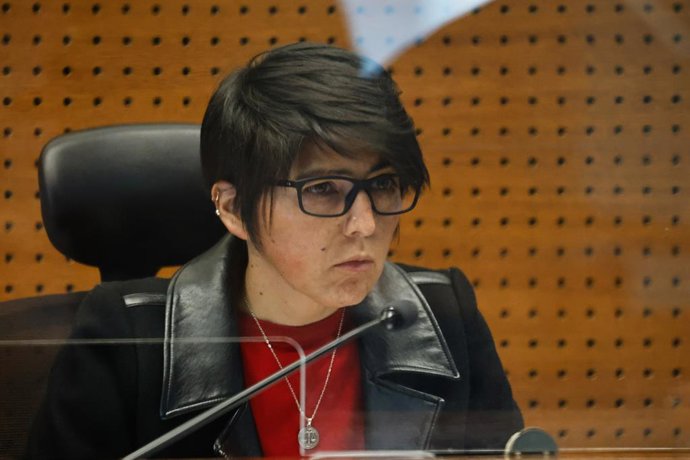 Santiago, 3 de julio de 2026.  ***POR ORDEN JUDICIAL NO SE EXHIBE ROSTRO DE IMPUTADO***  El Sexto juzgado de Garantia de Santiago formaliza a Dayonis Orozco, sujeto extraditado desde Colombia por el homicidio de Ronald Ojeda y el Carabinero Emmanuel