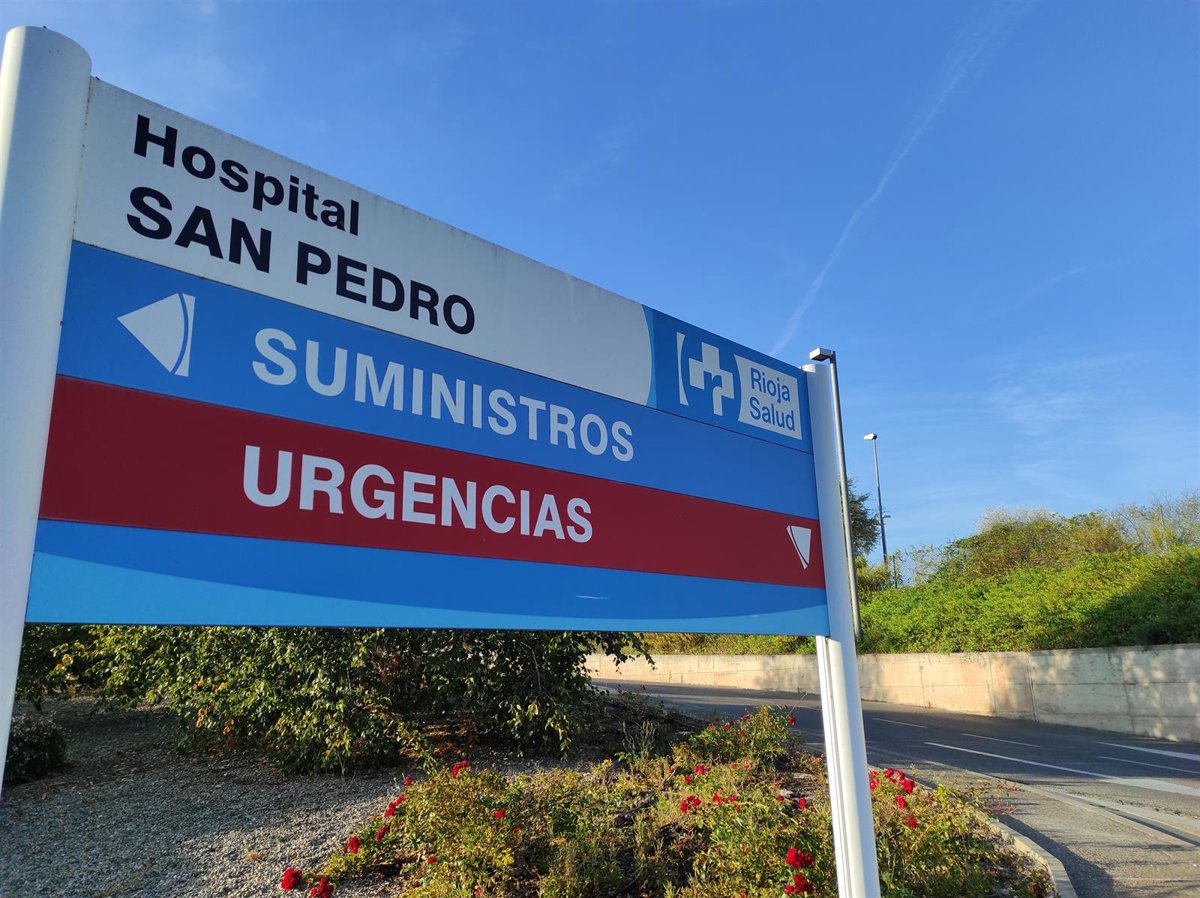 Evacuado un hombre de 60 años al hospital San Pedro tras un incendio en la cocina de su vivienda en la calle Cigüeña