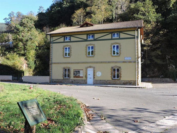 Archivo - Estación de La Aceña, en Galdames, que acoge el Centro de Información de la Vía Verde Montes de Hierro.