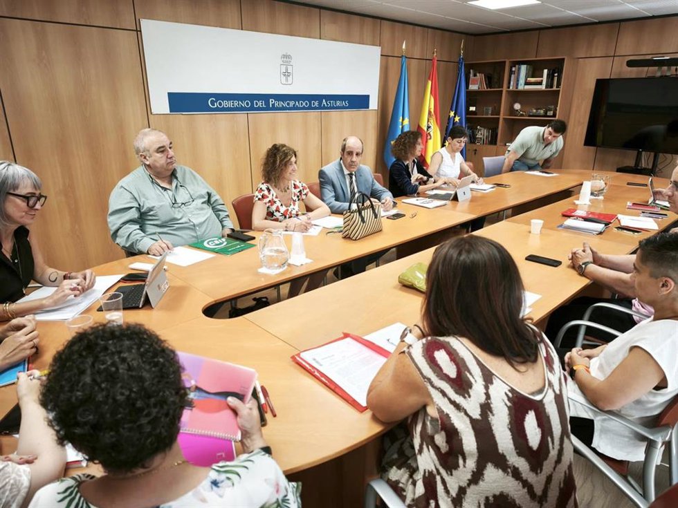 Imagen de archivo de una reunión de la Mesa de Financiación.