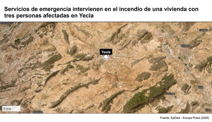 Servicios de emergencia intervienen en el incendio de una vivienda con tres personas afectadas en Yecla