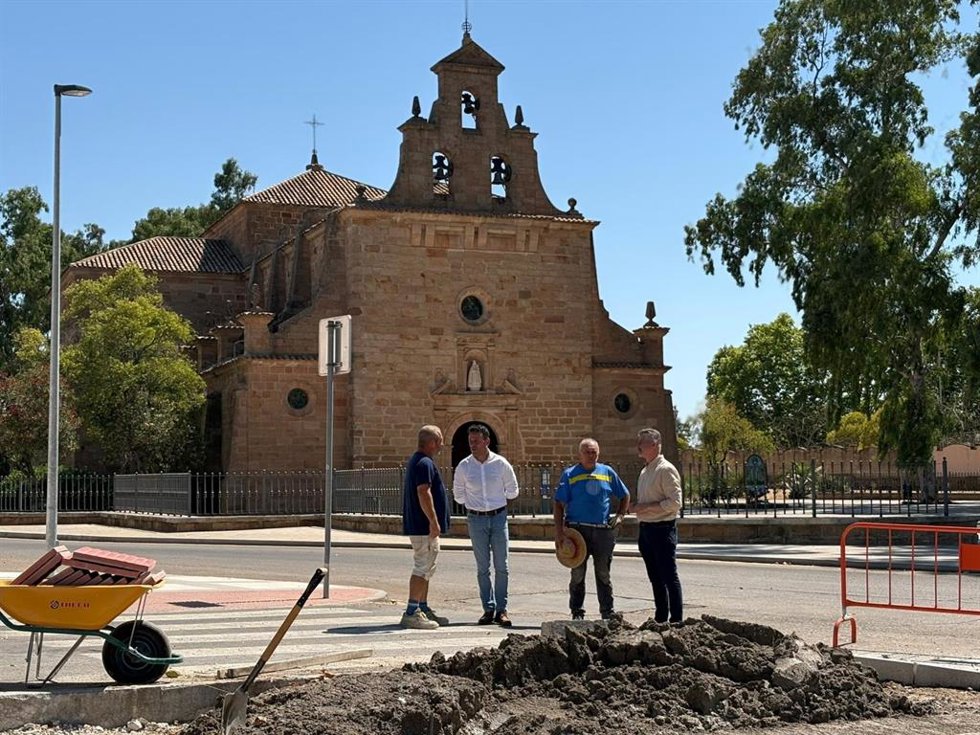 Obras de mejora del entorno de la Ermita de la Virgen de Linarejos.