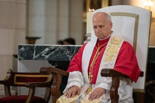 El Papa León XIV durante la oración y homenaje a la Virgen de la Almudena presidida por el Papa León XIV, en la Catedral de Santa María de la Almudena, a 8 de junio de 2026, en Madrid (España). Tras el rezo ante la patrona, el Papa ha depositado a sus pie