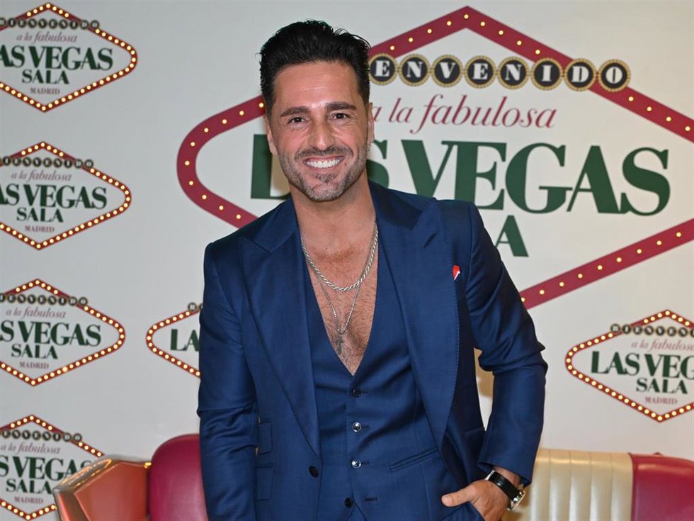 David Bustamante acude al 29 aniversario del Bingo Las Vega