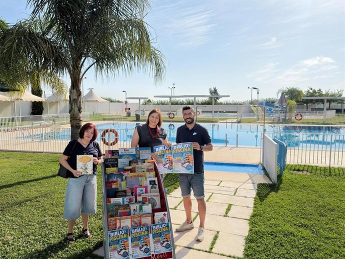 Presentación del programa 'Bibliopiscina' en Puerto Lumbreras