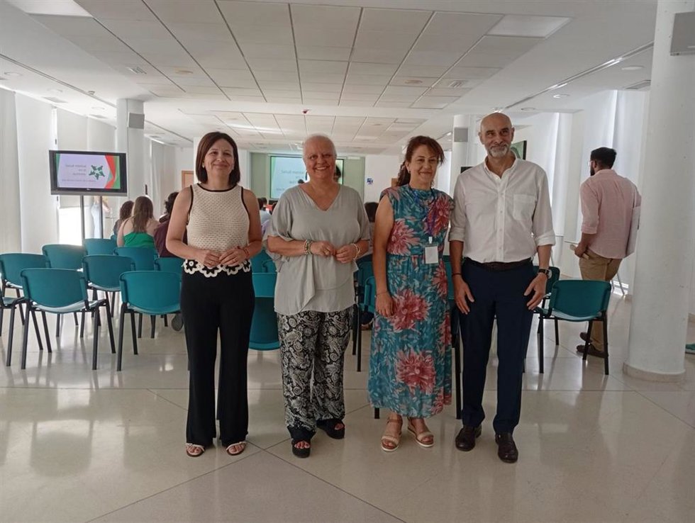 La delegada territorial de Inclusión Social, Juventud, Familias e Igualdad en Jaén, Ángela Hidalgo, en la inauguración del I Encuentro Andaluz de Autismo en Edad Adulta - Orgullo Autista Andaluz.