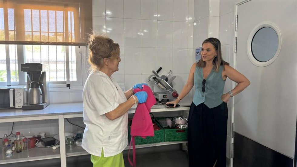 La concejal de Servicios Sociales, Ángeles Díaz de la Torre, en el Centro Municipal de Acogida.