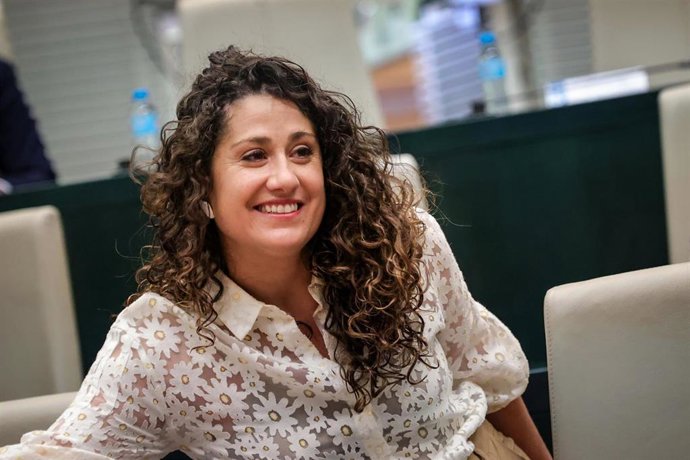 Archivo - La concejala del Grupo Municipal Socialista Enma López durante el Pleno de Cibeles