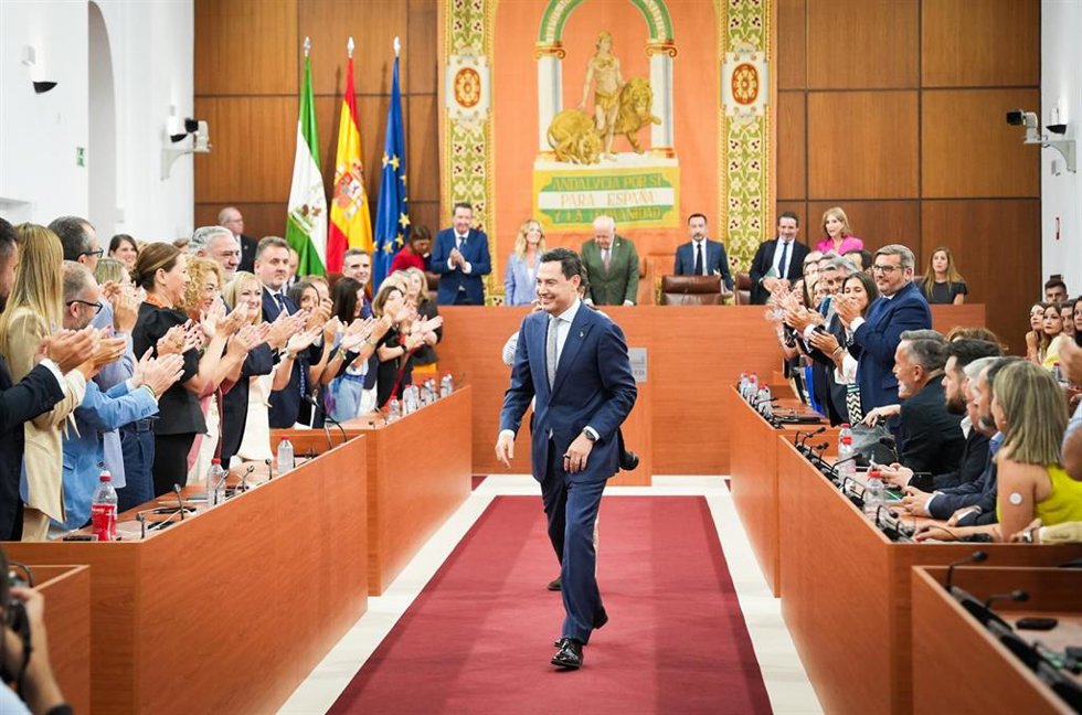 Juanma Moreno, tras lograr ser investido como jefe del Ejecutivo andaluz en la XIII legislatura. A 2 de julio de 2026 en Sevilla (Andalucía, España)