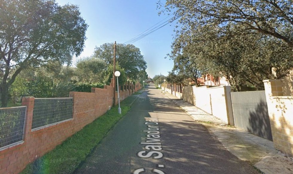 Calle Salvador Dalí de la Urbanización Cerro-Alberche de El Casar de Escalona