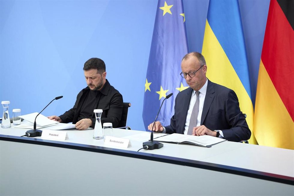 Archivo - El presidente de Ucrania, Volodimir Zelenski, con el canciller alemán Friedrich Merz