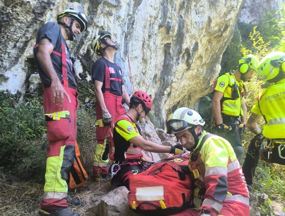 Evacuado en helicóptero un escalador madrileño accidentado en Mirones