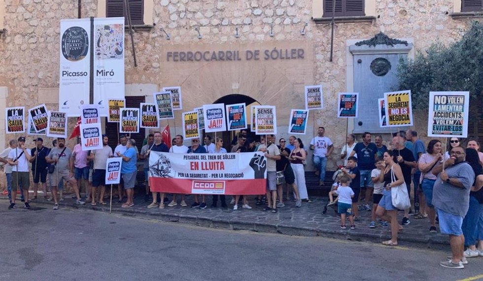 Protesta de los trabajadores del tren de Sóller.