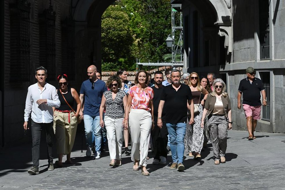 La portavoz del PSOE en el Ayuntamiento de Madrid, Reyes Maroto (c), atiende a los medios durante la presentación de su candidatura a las primarias del PSOE para la Alcaldía de Madrid, a 3 de julio de 2026, en Madrid (España).