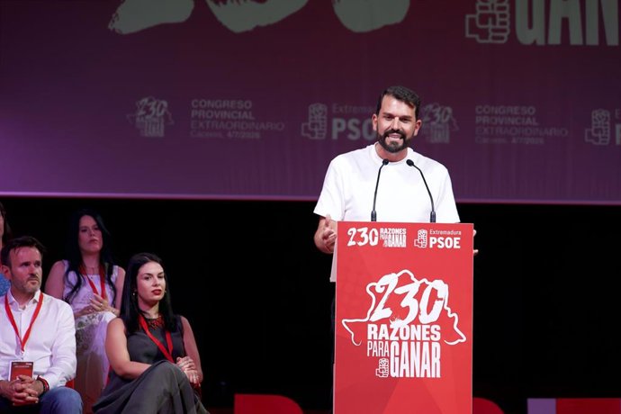 El secretario general del PSOE de Extremadura, Álvaro Sánchez Cotrina, durante el Congreso Extraordinario del PSOE de la provincia de Cáceres, a 4 de julio de 2026.