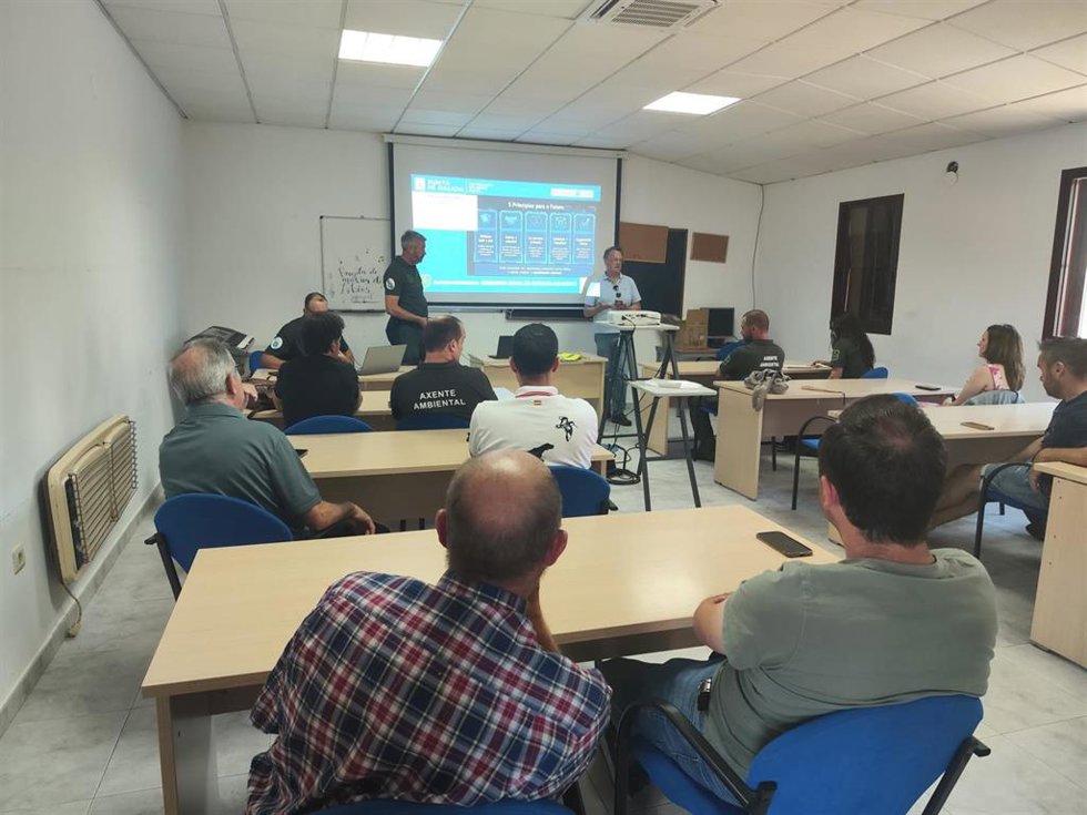 Xunta busca ampliar el proyecto piloto de detección temprana de incendios con comunidades de montes de Ourense