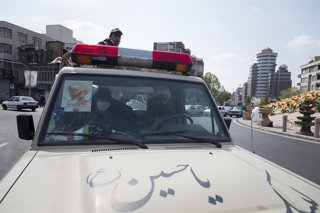 Archivo - March 25, 2020, Tehran, Iran: Iran's Revolutionary Guard Corps carry out disinfection works as a preventive measure against the coronavirus (Covid-19) pandemic as part of the biological defense drill, launched in coordination with the National H