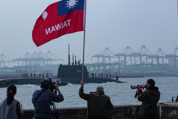 Archivo - Arquivo - 26 de janeiro de 2026, Cidade de Kaohsiung, Cidade de Kaohsiung, Taiwan: O submarino Hai Kun (SS-711), de fabricação local de Taiwan, partiu do Porto de Kaohsiung em 26 de janeiro de 2026 para seu sexto teste marítimo — o primeiro merg