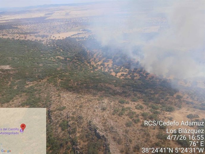 Imagen aérea del incendio forestal declarado en el municipio cordobés de Los Blázquez en el 4 de julio.