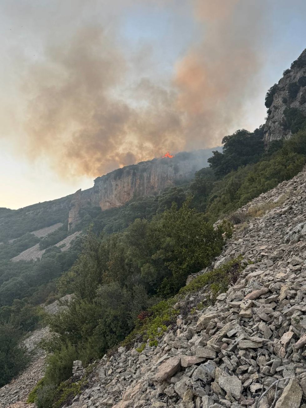 Imagen del incendio de Loporzano captada este domningo. 