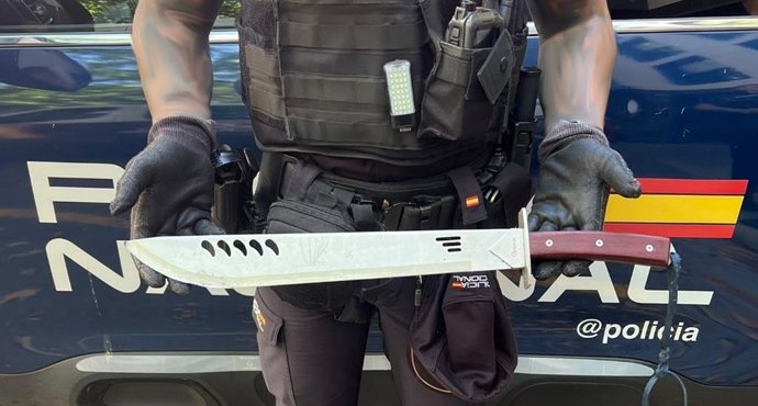 Machete incautado al detenido.
