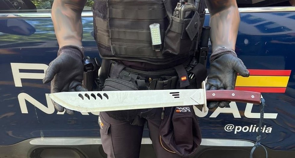 Machete incautado al detenido.