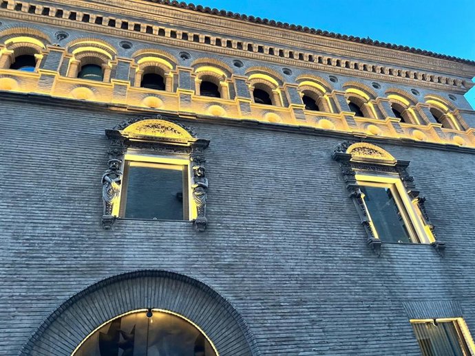Una de las intervenciones lumínicas llevadas a cabo por el Ayuntamiento de Zaragoza.