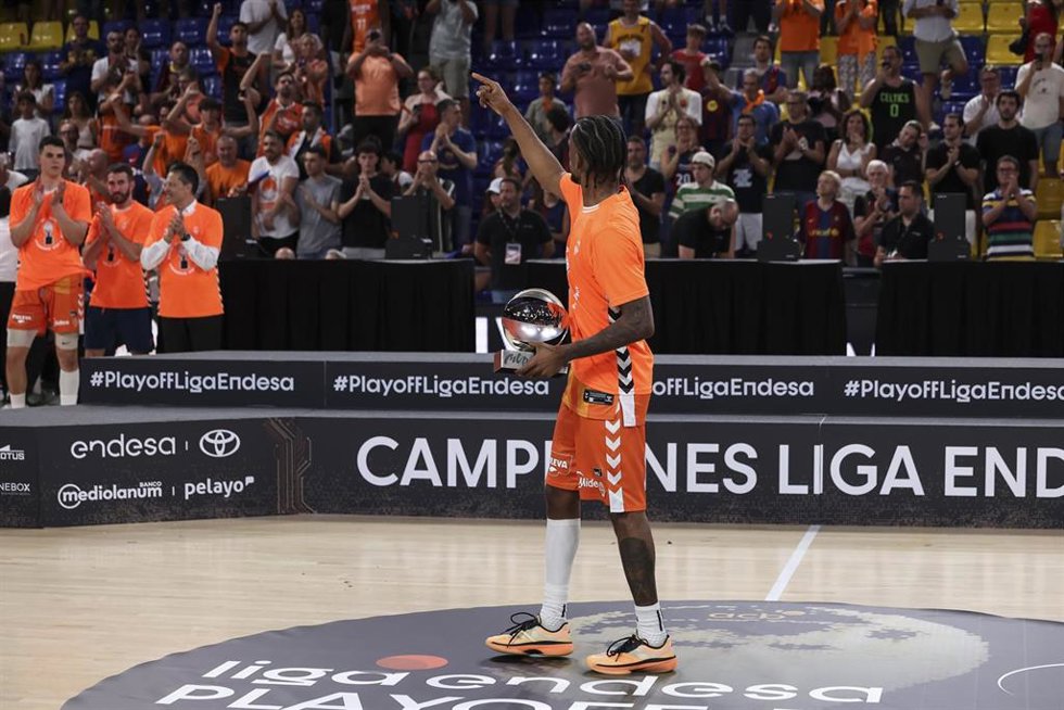 Jean Montero tras recibir el premio de 'MVP' de la final de la Liga Endesa 25-26