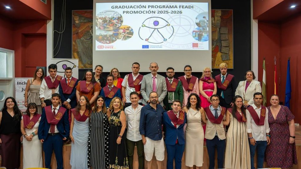 Un total de 17 estudiantes culminan en la Universidad de Huelva un camino hacia la inclusión, la autonomía y el empleo.