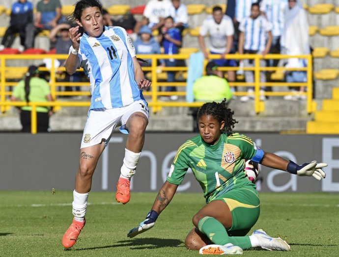 Archivo - September 8, 2024, Bogota, Colombia: Estadio Metropolitano de Techo Veronica Acuna of Argentina disputes the ball with Genesis Perez of Costa Rica, during the match between Argentina and Costa Rica, for the 3rd round of group F of the FIFA U-20 