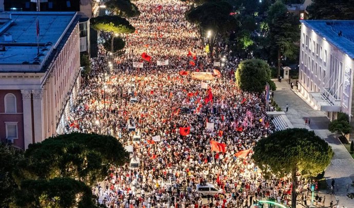 Protesta en Tirana (Albania) contra el proyecto turístico de Jared Kushner en la isla de Sazan 