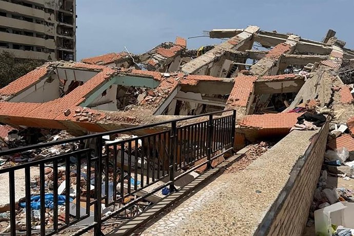VENEZUELA, LA GUAIRA – 5 DE JULHO DE 2026: Um prédio é destruído pelos terremotos de 24 de junho na cidade de Catia La Mar, na costa do Mar do Caribe. Imagem: 1114583223, Licença: Direitos gerenciados, Restrições: * Direitos excluídos na Suíça e na Rússia